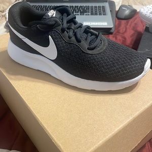 Women’s Nike shoes